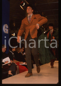 35mm vintage slide* 1989 MILANO - Sfilata Enrico COVERI Autunno-Inverno (42)