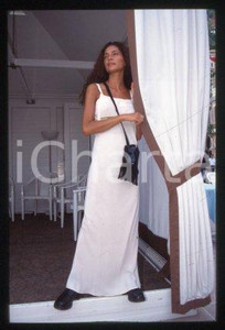 Simona CAVALLARI - LIDO VENICE Italian actress 1997 * 35 mm vintage slide 2