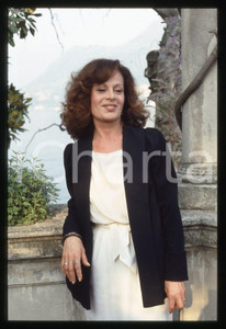 35mm vintage slide* 1990 ca CINEMA Maria LABORIT Ritratto dell'attrice (2)   Diapositiva d'epoca, in formato 35 mm. CONDIZIONI: GOODTutti i diritti riservati.E' severamente vietata la riproduzione. ICharta mette in vendita, sul negozio eBay e in esclusiva sul sito "icharta" il proprio archivio composto da numerose diapositive e negativi fotografici d'epoca, tutti originali e autentici, che attraversano la storia del costume italiano tra gli la fine degli anni Sessanta e Novanta.Si tratta di uno sguardo inedito sull'attualit&agrave;, la politica, la vita quotidiana, il gossip e la cultura, che fotografa il cambiamento della nazione in quest'ultimo scorcio del XX secolo. Un'occasione unica per il mercato del collezionismo, che vede finalmente disponibile un archivio eccezionale per vastit&agrave;, tematiche e condizioni, in un settore (il negativo fotografico e la diapositiva) di assoluta novit&agrave; e dalle interessanti prospettive di investimento.  originale e autentica 1