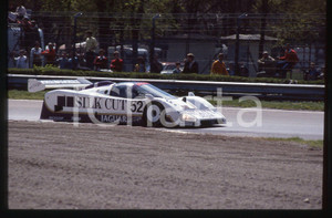 35mm vintage slide* 1986 360 KM MONZA JAGUAR XJR-6 #TWR-J12C-186 Silk Cut - Gara   Diapositiva d'epoca, in formato 35 mm. CONDIZIONI: GOODTutti i diritti riservati.E' severamente vietata la riproduzione. ICharta mette in vendita, sul negozio eBay e in esclusiva sul sito "icharta" il proprio archivio composto da numerose diapositive e negativi fotografici d'epoca, tutti originali e autentici, che attraversano la storia del costume italiano tra gli la fine degli anni Sessanta e Novanta.Si tratta di uno sguardo inedito sull'attualit&agrave;, la politica, la vita quotidiana, il gossip e la cultura, che fotografa il cambiamento della nazione in quest'ultimo scorcio del XX secolo. Un'occasione unica per il mercato del collezionismo, che vede finalmente disponibile un archivio eccezionale per vastit&agrave;, tematiche e condizioni, in un settore (il negativo fotografico e la diapositiva) di assoluta novit&agrave; e dalle interessanti prospettive di investimento.     originale e autentica 1