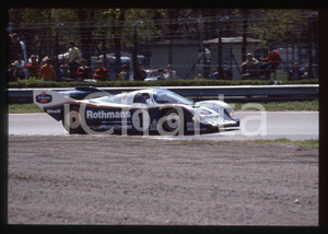 35mm vintage slide* 1986 360 KM MONZA PORSCHE 956 ROTHMANS durante la gara (3)   Diapositiva d'epoca, in formato 35 mm. CONDIZIONI: GOODTutti i diritti riservati.E' severamente vietata la riproduzione. ICharta mette in vendita, sul negozio eBay e in esclusiva sul sito "icharta" il proprio archivio composto da numerose diapositive e negativi fotografici d'epoca, tutti originali e autentici, che attraversano la storia del costume italiano tra gli la fine degli anni Sessanta e Novanta.Si tratta di uno sguardo inedito sull'attualit&agrave;, la politica, la vita quotidiana, il gossip e la cultura, che fotografa il cambiamento della nazione in quest'ultimo scorcio del XX secolo. Un'occasione unica per il mercato del collezionismo, che vede finalmente disponibile un archivio eccezionale per vastit&agrave;, tematiche e condizioni, in un settore (il negativo fotografico e la diapositiva) di assoluta novit&agrave; e dalle interessanti prospettive di investimento.     originale e autentica 1