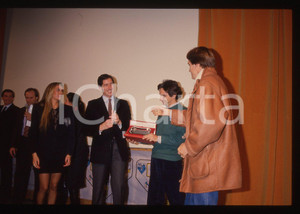 Fotografia d epoca originale 35mm vintage slide 1987 UOMO AVVENTURA Nelson PIQUET Eddie CHEEVERPremiazione 1