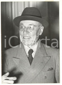 1950 ca MILANO Ritratto allevatore di cavalli Federico TESIO *Foto 13x18 cm Fotografia d'epoca, con didascalia coeva al verso. CONDIZIONI: FAIR (bassa qualit&agrave; di stampa; ondulazione al margine destro)FORMATO: 13x18 cm    originale e autentica 1