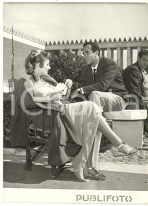 1954 ROMA EUR La cortigiana di Babilonia - Ricardo MONTALBAN con Liana DALMONTE Fotografia d'epoca, con didascalia coeva al verso. CONDIZIONI: FAIR (piccole piegature agli angoli)FORMATO: 13x18 cm    originale e autentica 1