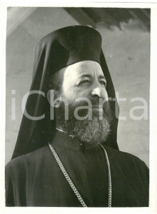1956 LONDON Archbishop MAKARIOS III leader of EnÅsis movement *Photo 15x20 cm Fotografia d'epoca con didascalia coeva al verso.  CONDIZIONI: POOR (piccole piegature al centro e agli angoli superiori) CONDIZIONI: 15x20 cm    originale e autentica 1