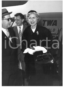 1954 ROMA Ciampino - Ambasciatrice Clare BOOTHE LUCE in aeroporto *Fotografia