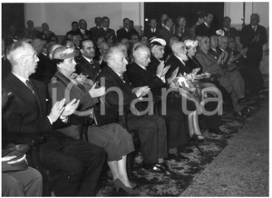 1954 MILANO Brera - Luigi EINAUDI al 1Â° Convegno Accademie di Scienze e Lettere Fotografia d'epoca con didascalia coeva al verso.  CONDIZIONI: FAIR (sovraimpressione al margine inferiore) CONDIZIONI: 18x13 cm     originale e autentica 1