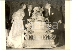 1954 PARIS 25 Ã¨me anniversaire LIDO - Viviane ROMANCE Maurice CHEVALIER *Photo Fotografia d'epoca, con didascalia al verso. CONDIZIONI: G (ma lievi piegature) FORMATO:  18x13 cm     originale e autentica 1