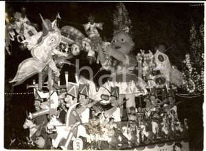 1954 NICE CARNAVAL - Immense poupée sur un char garni de soldats de plomb *Photo