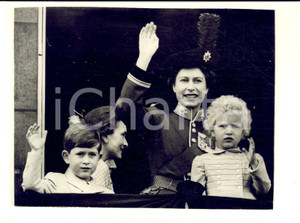 1954 LONDON Trooping the Colour - Queen Elizabeth and children from the balcony