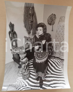 1970 ca COSTUME Ritratto cantante Nilla PIZZI in stile etnico (2) Foto 30x40 cm