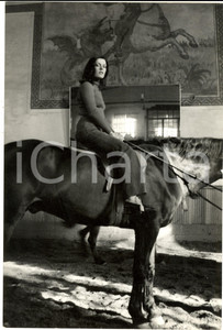 1970 ca COSTUME ITALIA Ritratto di Caterina CASELLI a cavallo *Foto 20x30 cm