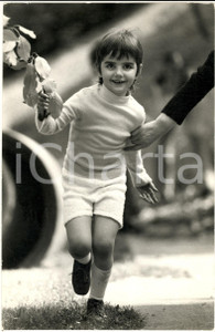 1973 COSTUME Ritratto di Benedetta MAZZINI CROCCO bambina (4) Foto 20x30 cm Fotografia d'epoca. CONDIZIONI: GFORMATO: 20x30 cm      originale e autentica 1