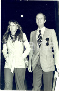1970 ca GOSSIP ITALIA Caterina CASELLI con Piero SUGAR (1) - Foto 20x30 cm Fotografia d'epoca. CONDIZIONI: G (ma piegatura angolare)FORMATO: 20x30 cm      originale e autentica 1
