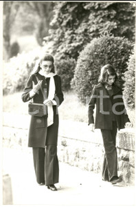 1975 ca COSTUME Cantante MILVA con la figlia Martina CORGNATI (5) *Foto Fotografia d'epoca. CONDIZIONI: GFORMATO: 20x30 cm      originale e autentica 1
