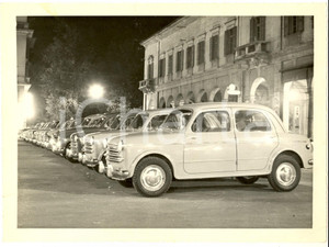 1954 NOVARA Piazza MARTIRI - Esposizione nuova FIAT 1100  *Foto 23x17 cm