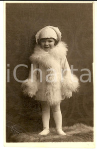 1930 ca ALESSANDRIA Ritratto di bambina in pelliccia bianca *Foto SARTORIO