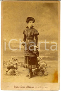 1880 ca MILANO Giovane donna in abito da passeggio *Foto PAGLIANO e RICORDI
