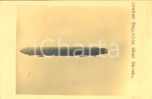 Fotografia d epoca originale 1932 ESSEN D Il primo dirigibile ZEPPELIN in volo sulla città Foto cartolina 1