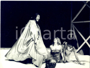 Fotografia d epoca originale 1972 TEATRO Pilato sempre Mario VALGOI Penny BROWN Jeannette LAVORGNA Foto 1