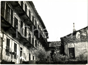 1960 ca MILANO SPARITA Via SCALDASOLE Casa di ringhiera in rovina (6) *Foto