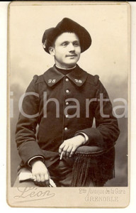 1890 ca GRENOBLE Portrait officier 28e Rgt avec cigarette - Photo LEON CDV