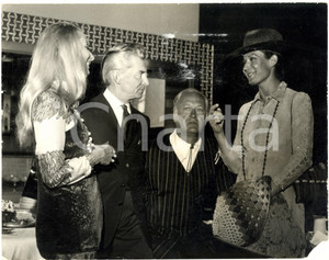 1970 ca COSTUME Herbert VON KARAJAN Curd JURGENS con le mogli *Foto DANNEGGIATA