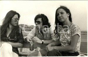 1970 ca COSTUME Cantante Claudio BAGLIONI in attesa di un concerto *Foto 30x20