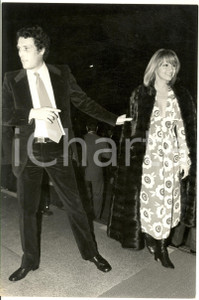 Fotografia d epoca originale 1970 ca COSTUME ITALIA Carmen VILLANI con  Mauro IVALDI Foto 20x30 cm 1