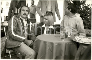1970 ca MONZA Clay REGAZZONI Raffaella CARRA' e Gianni BONCOMPAGNI (1) *Foto