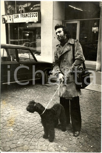 Fotografia d epoca originale 1970 ca MUSICA ITALIA Augusto MARTELLI con il suo cane 3  Foto 20x30 cm 1