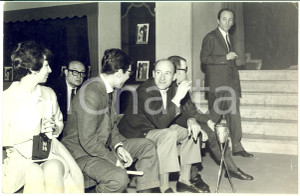 1970 ca COSTUME ITALIA Enzo JANNACCI a un evento - Foto 30x20 cm