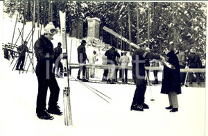 1970 ca COSTUME Pilota Giacomo AGOSTINI in vacanza sulla neve (4) Foto 30x20
