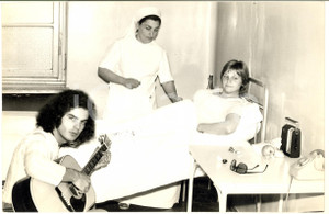1975 ca COSTUME Cantante DONATELLO con la moglie dopo il parto - Foto 