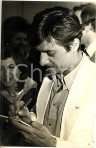 1970 ca COSTUME ITALIA Attore Giancarlo GIANNINI a un evento (9) Foto 20x30 cm