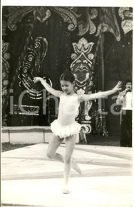1970 ca ITALIA CIRCO MEDRANO Ingresso trapezista bambina (1) Foto 20x30 cm Fotografia d'epoca. CONDIZIONI: G FORMATO: 20x30 cm     originale e autentica 1