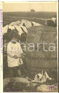 1915 BRINDISI LO SPADA Bambino BRANCATI tra botti e stracci *Foto ARTISTICA