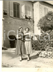 1953 BORDIGHERA Scuola di Bel Canto - Allieve dell'Opera GUILD di Miami - FOTO Fotografia d'epoca con didascalia coeva.  CONDIZIONI: G FORMATO: 18x24 cm     originale e autentica 1