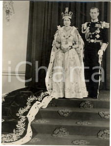 1953 LONDON Queen and Duke of Edinburgh in Throne Room after Coronation *Photo 