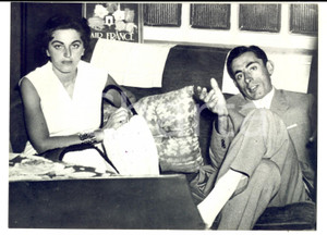 1954 MILANO Fausto COPPI con la "Dama Bianca" Giulia OCCHINI - Foto 18x13 Fotografia d'epoca con didascalia coeva al verso. CONDIZIONI: G FORMATO: 13x18 cm      originale e autentica 1