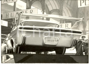 1961 PARIS Salon de l'Auto - La CHRYSLER à turbine expérimentale *Photo