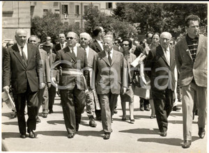 Fotografia d epoca originale 1960 REGGIO EMILIA Palmiro TOGLIATTI e autorità ai funerali degli operai PCI 1