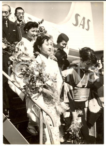 Fotografia d epoca originale 1956 ROMA Settimana del film giapponese  Arrivo delegazione attrici Foto 13x18 1