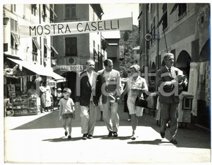 Fotografia d epoca originale 1958 PORTOFINO Perry COMO festeggia nozze d argento con Roselle BELLINE Foto 1