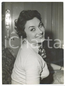Fotografia d epoca originale 1958 BRIGHTON UK Portrait of hungarian actress Magdelina PROFICZ Photo 15x20 1