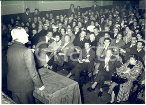 Fotografia d epoca originale 1958 GENOVA Vittorio DE SICA alla proiezione di Umberto D  Foto 18x13 cm 1