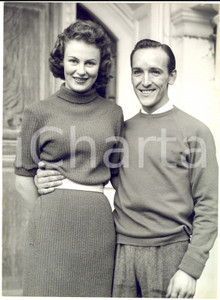 Fotografia d epoca originale 1958 NEWMARKET Jockey Joe MERCER and Anne CARR  Engagement Photo 15x20 cm 1