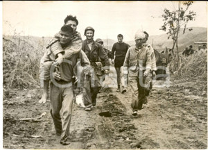 1954 GUERRA DEL VIETNAM - DIEN BIEN PHU - Cattura di soldati Viet Minh *Foto
