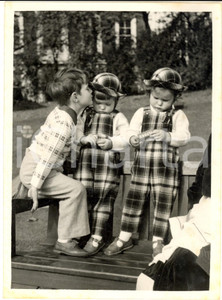 1954 LONDON The BERGMAN children - Roberto, Ingrid and Isabella in a park *Photo