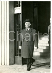 Fotografia d epoca originale 1959 ROMA Amintore FANFANI all uscita dalla sua abitazione Foto 13x18 cm 1